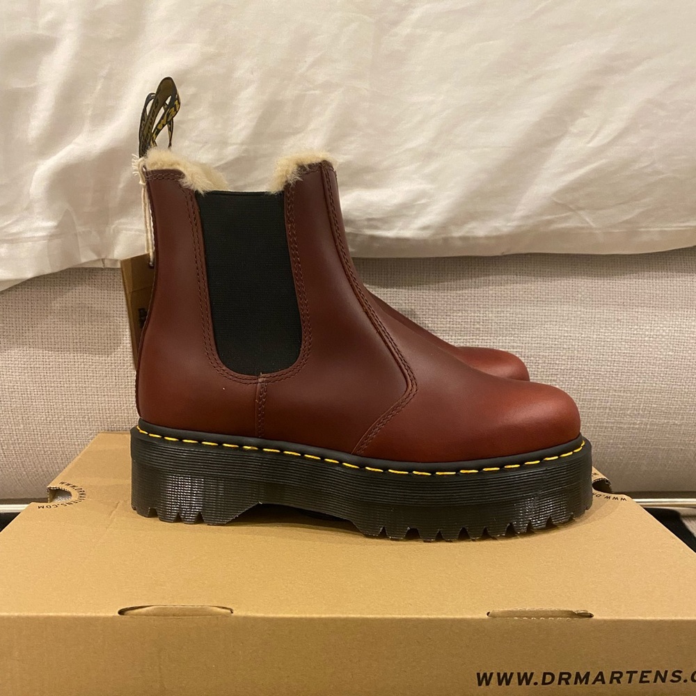 DR. MARTENS
Brown 2976 Faux Fur Platform Boots
